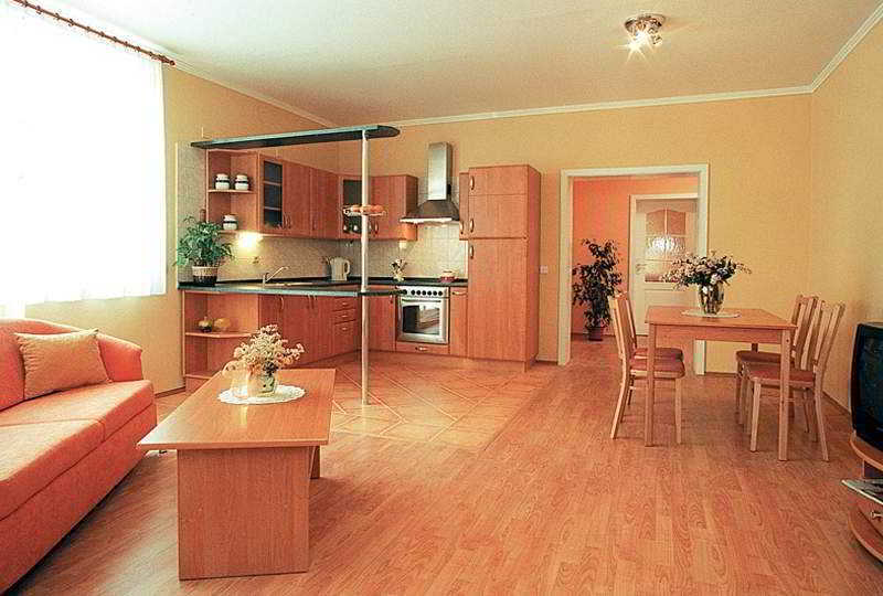 קרלובי וארי Hotel Derby מראה חיצוני תמונה