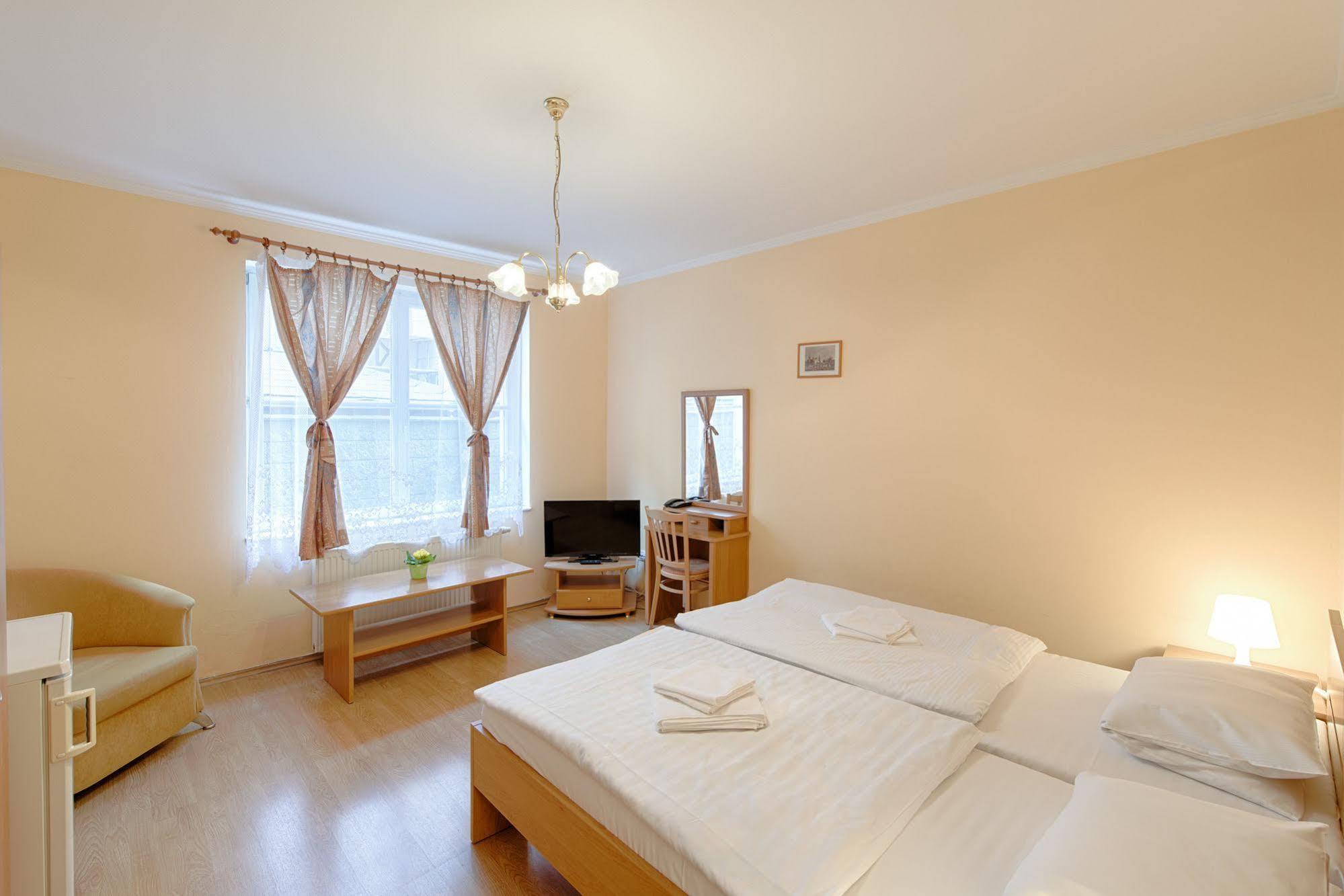 קרלובי וארי Hotel Derby מראה חיצוני תמונה