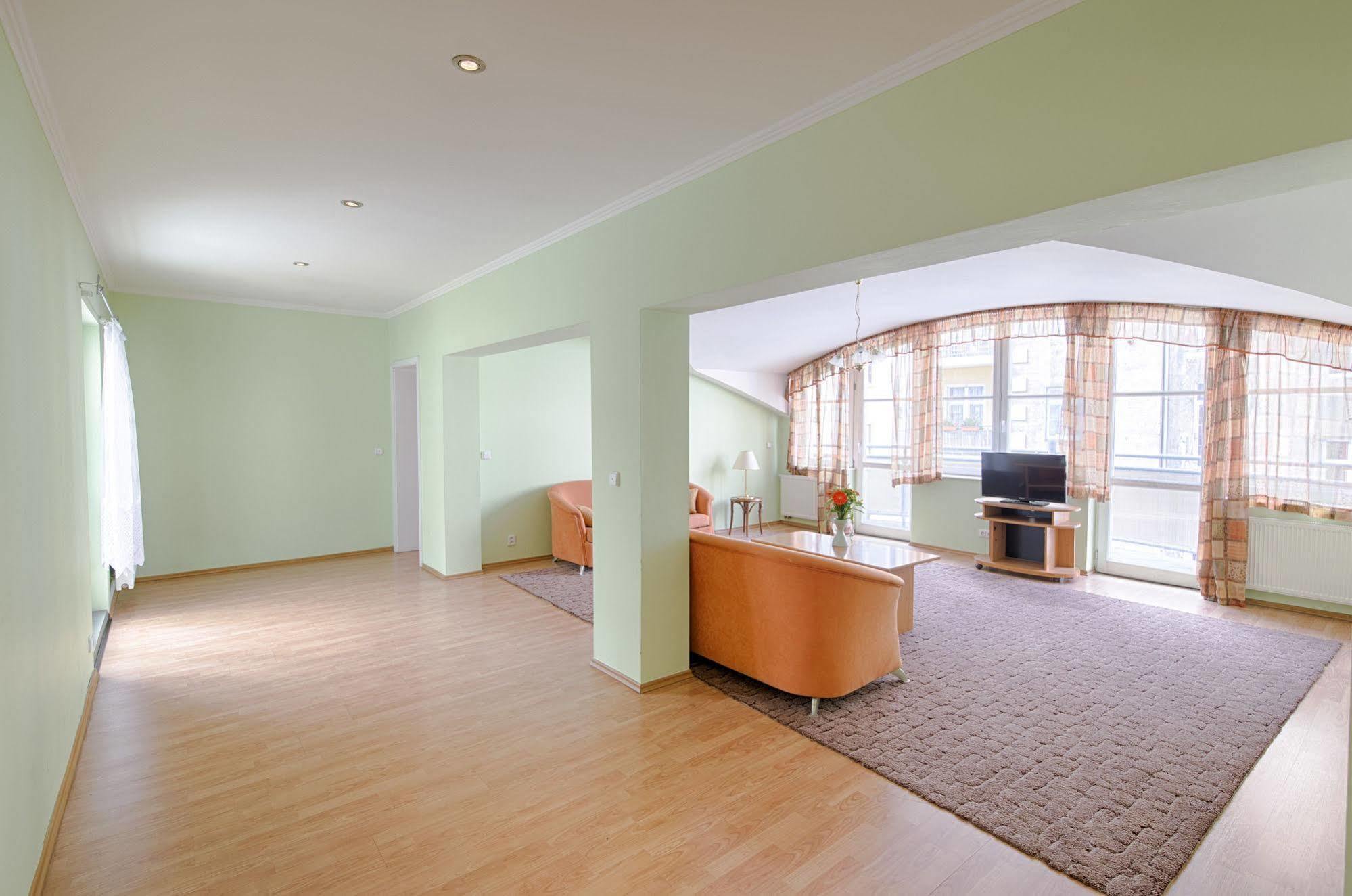 קרלובי וארי Hotel Derby מראה חיצוני תמונה