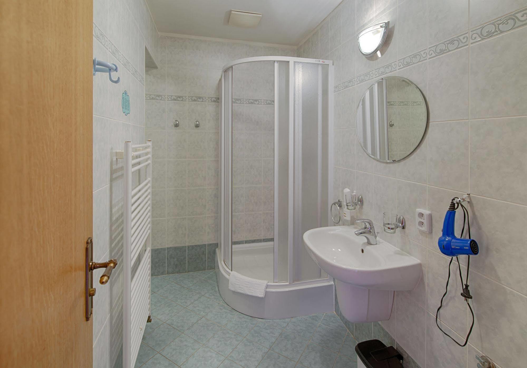 קרלובי וארי Hotel Derby מראה חיצוני תמונה