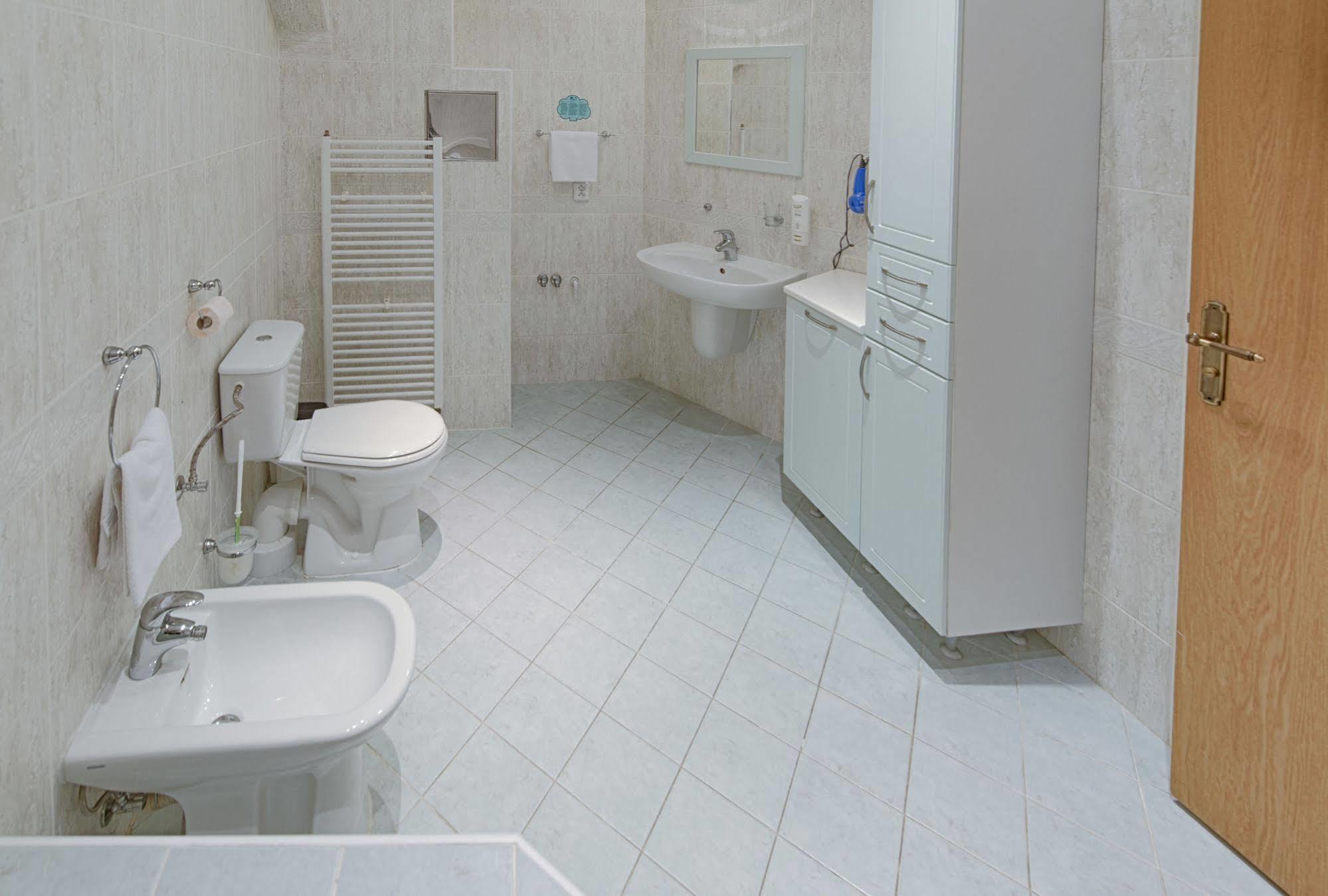 קרלובי וארי Hotel Derby מראה חיצוני תמונה