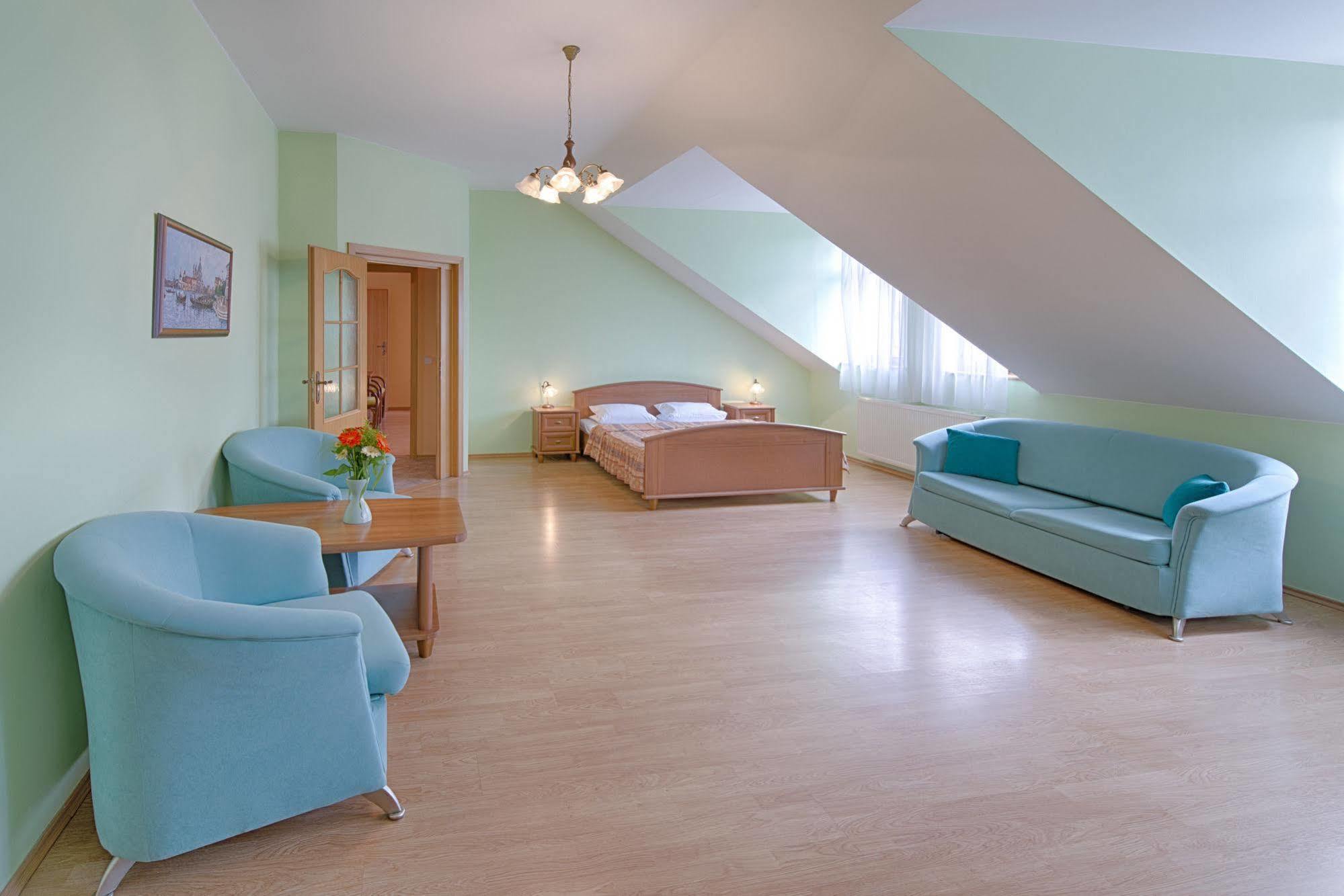 קרלובי וארי Hotel Derby מראה חיצוני תמונה