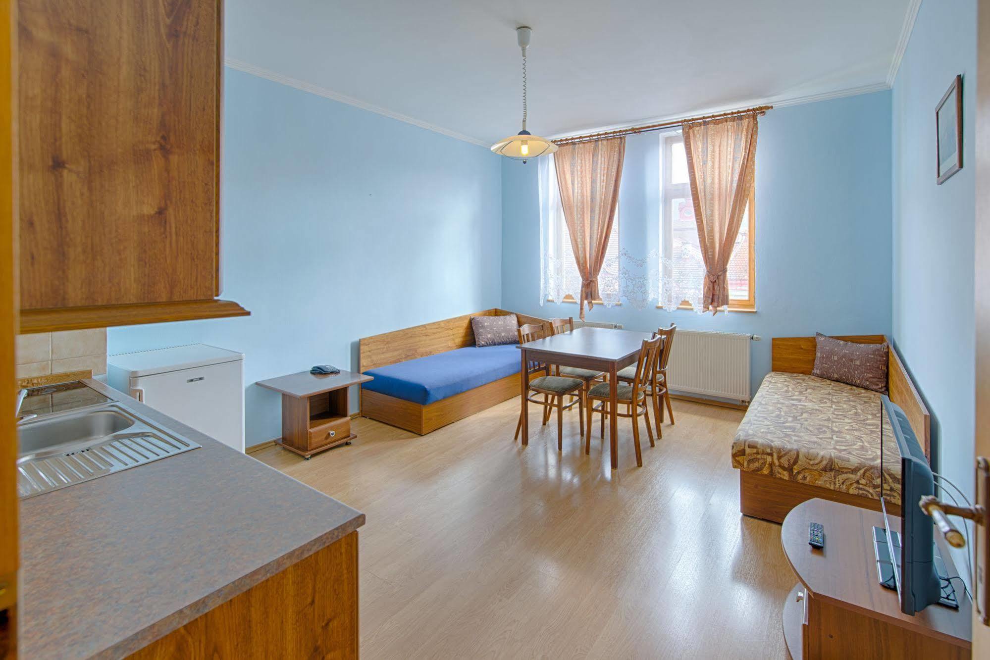 קרלובי וארי Hotel Derby מראה חיצוני תמונה