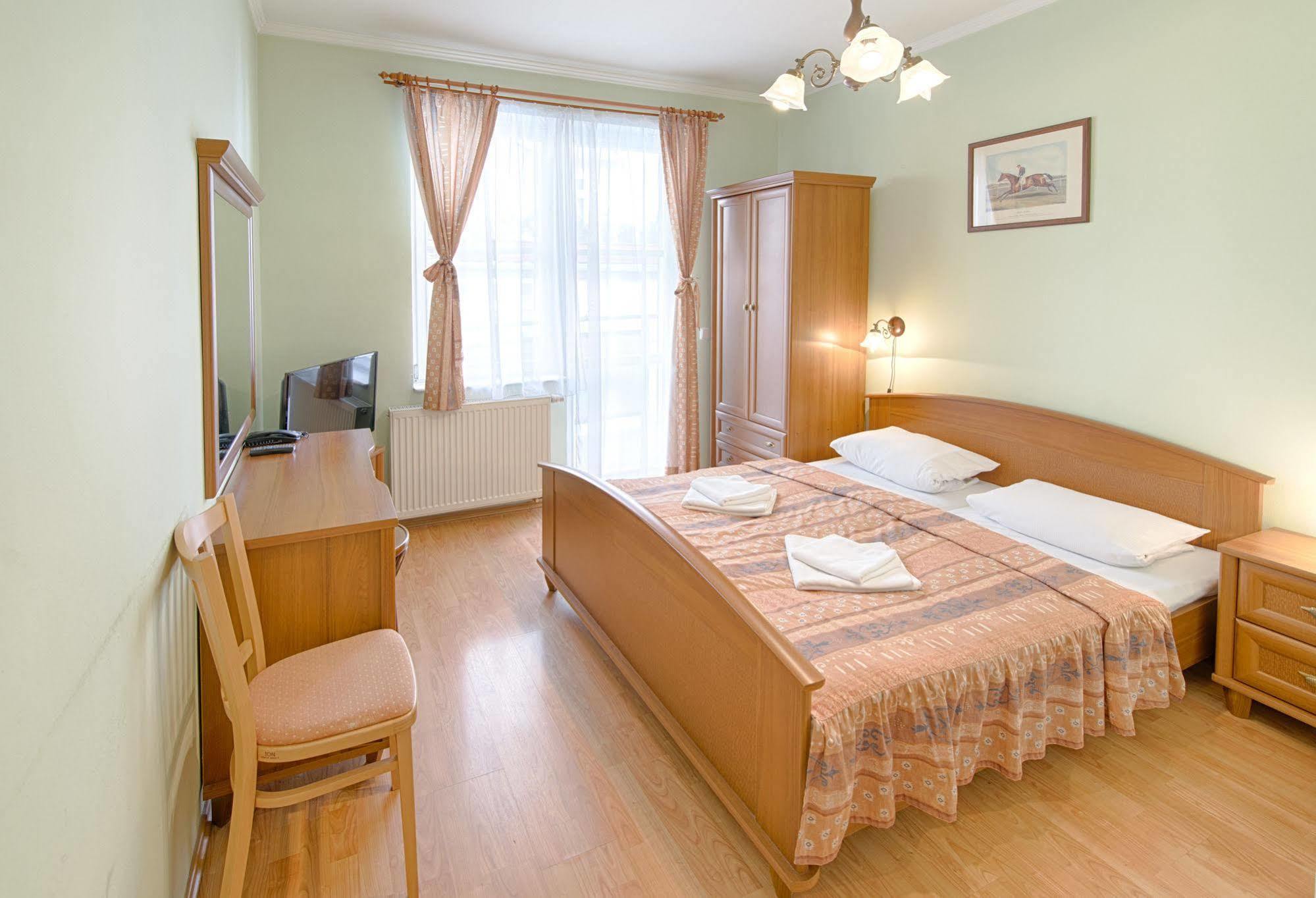קרלובי וארי Hotel Derby מראה חיצוני תמונה