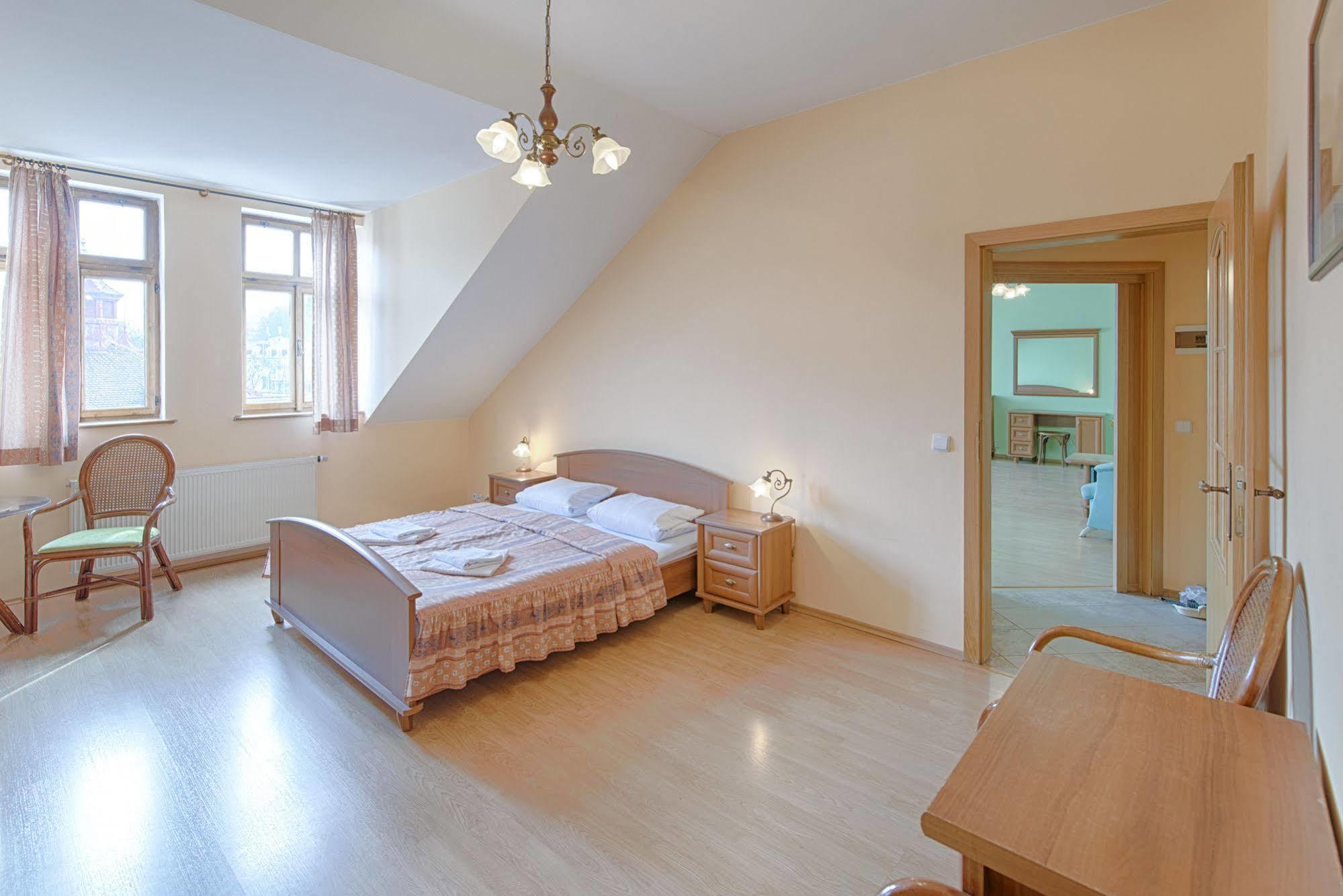 קרלובי וארי Hotel Derby מראה חיצוני תמונה