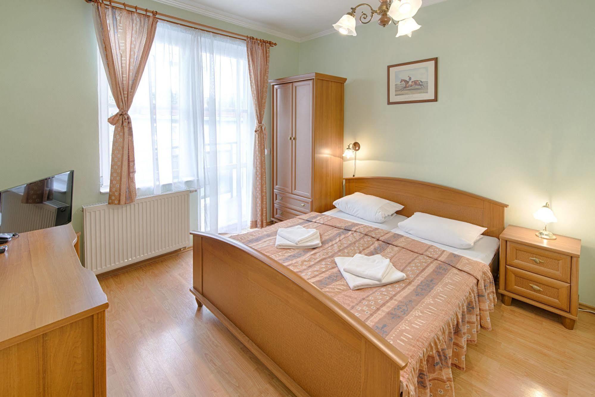 קרלובי וארי Hotel Derby מראה חיצוני תמונה