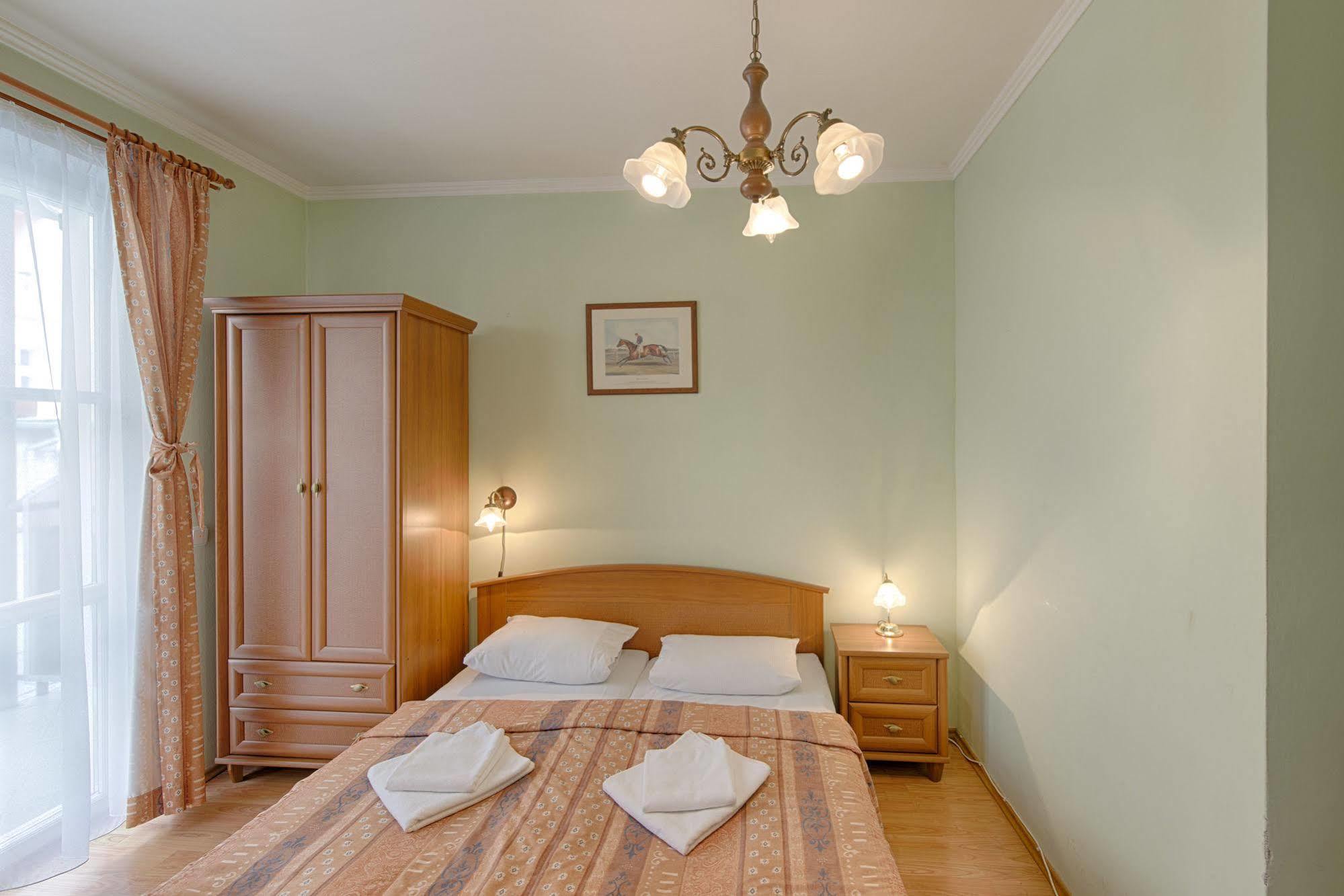קרלובי וארי Hotel Derby מראה חיצוני תמונה